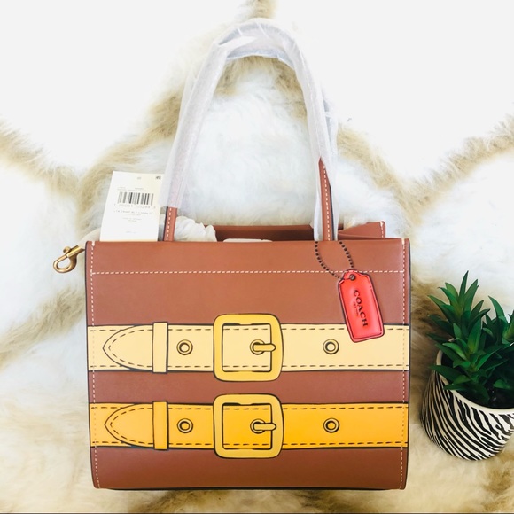 Coach Cashin C9814 Carry 22 Trompe L'oeil Print - Spring 2022 Runway Collection - Picture 2 of 14